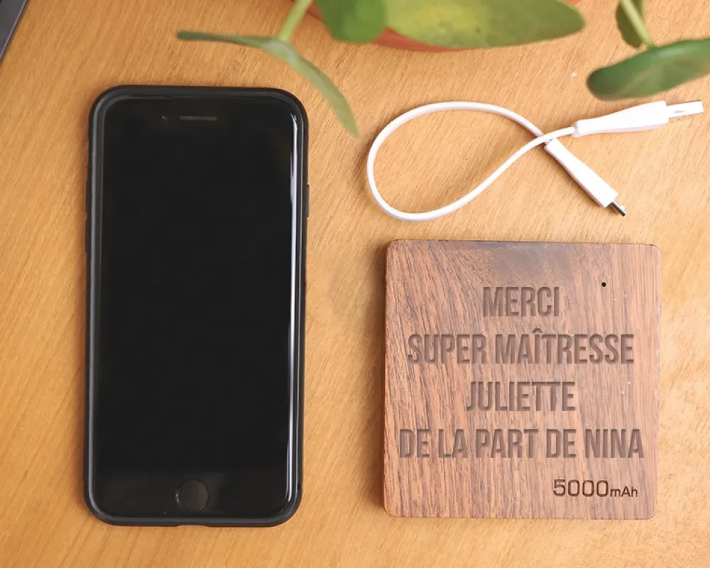 Batterie Externe en bois personnalisable 5000 mAh - Merci Maîtresse, Maître et ATSEM|Cadeaux.com