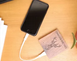 Batterie Externe en bois personnalisable 5000 mAh - Nature Connect|Cadeaux.com Outlet
