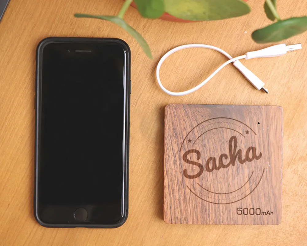 Batterie Externe en bois personnalisable 5000 mAh - Prénom|Cadeaux.com Outlet