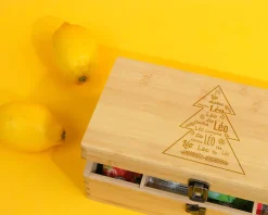 Boite à Thé gravée avec compartiments - Collection Sapin Famille|Cadeaux.com Outlet