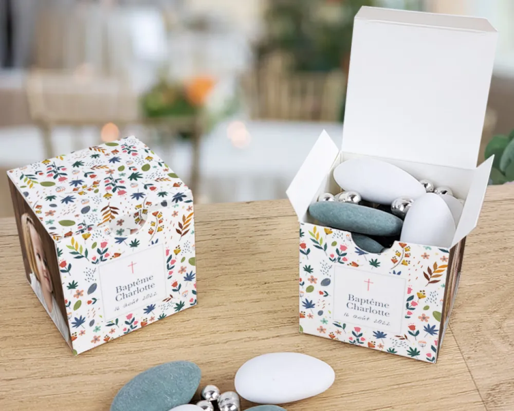 Boîtes à dragées personnalisées avec dragées chocolat et amandes - Fleurs des Champs|Cadeaux.com Discount