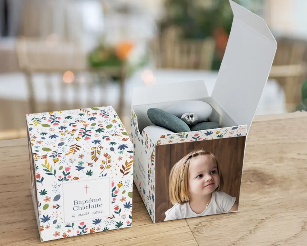 Boîtes à dragées personnalisées avec dragées chocolat et amandes - Fleurs des Champs|Cadeaux.com Discount