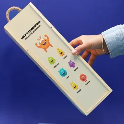 Bouteille et caisse à vin personnalisée - Famille Monstres|Cadeaux.com Outlet