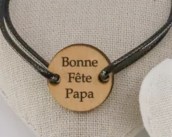 Bracelet cordon avec médaille personnalisée en bois|Cadeaux.com Hot