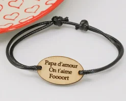 Bracelet cordon avec médaille ovale personnalisée en bois|Cadeaux.com Outlet
