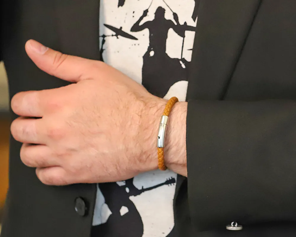 Bracelet en cuir tressé coloré - Marron foncé, camel ou bleu marine|Cadeaux.com Discount