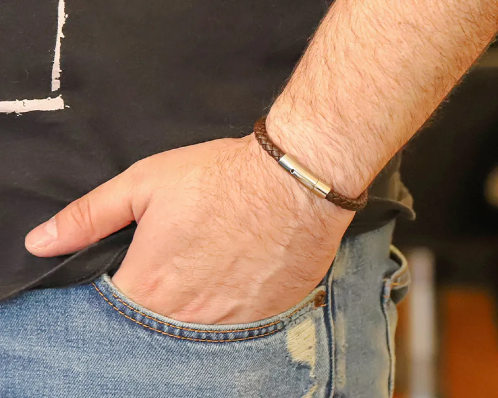 Bracelet en cuir tressé coloré - Marron foncé, camel ou bleu marine|Cadeaux.com Discount