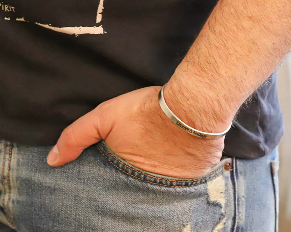 Bracelet jonc personnalisable pour homme en acier mat|Cadeaux.com New