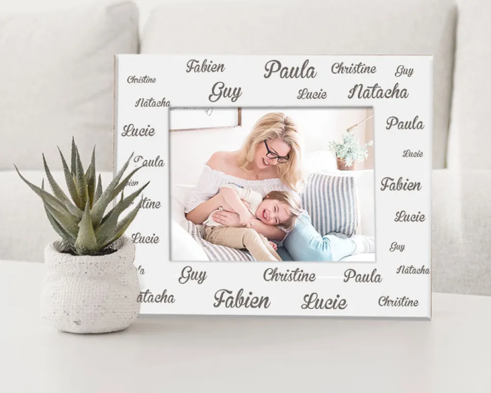 Cadre en métal blanc gravé Personnalisable - Famille Prénoms|Cadeaux.com Outlet
