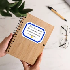 Cahier en bois personnalisé - Merci Maîtresse, Maître et ATSEM|Cadeaux.com Best
