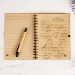 Cahier en bois personnalisé - Merci Maîtresse, Maître et ATSEM|Cadeaux.com Best