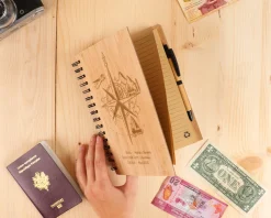 Cahier personnalisé en bois - Voyage|Cadeaux.com Hot