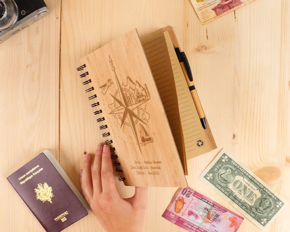 Cahier personnalisé en bois - Voyage|Cadeaux.com Hot