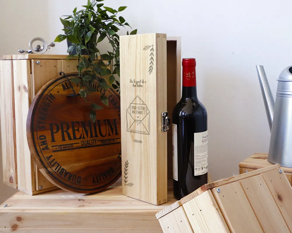 Caisse à vin personnalisée en bois - Veux-tu être ... ?|Cadeaux.com Outlet