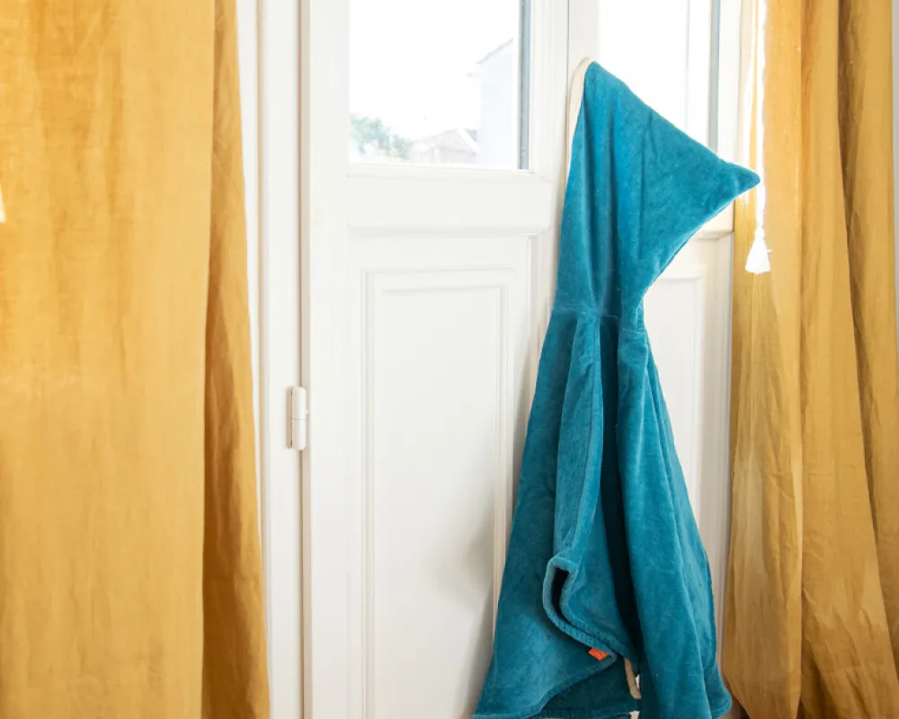 Cape de bain personnalisée brodée - Laton Pétrole|Cadeaux.com