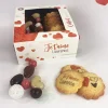 Coffret gourmand biscuits et chocolats Personnalisables - Amour|Cadeaux.com Outlet