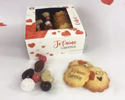 Coffret gourmand biscuits et chocolats Personnalisables - Amour|Cadeaux.com Outlet