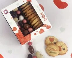 Coffret gourmand biscuits et chocolats Personnalisables - Amour|Cadeaux.com Outlet