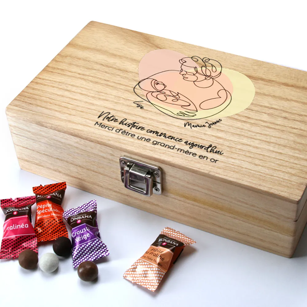 Coffret gravé de chocolats Monbana - Première Fête des Grands-mères|Cadeaux.com New