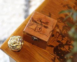 Coffret personnalisé avec rose en or et rose éternelle secrète|Cadeaux.com Outlet