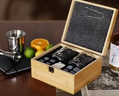 Coffret whisky personnalisé en bois - Prénom et Message|Cadeaux.com