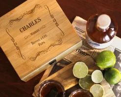 Coffret whisky personnalisé en bois - Prénom et Message|Cadeaux.com