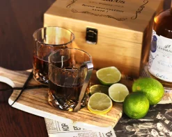 Coffret whisky personnalisé en bois - Prénom et Message|Cadeaux.com