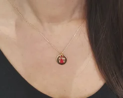 Collier personnalisé plaqué Or 18 carats - Pompon rouge ou bleu|Cadeaux.com Clearance