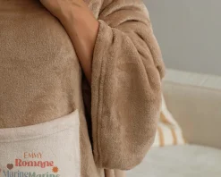 Couverture à manches personnalisée Coeur Famille|Cadeaux.com Best