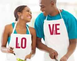 Duo de tabliers personnalisés couple - Love|Cadeaux.com Outlet