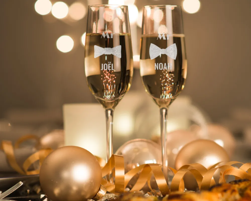 Flûtes à champagne personnalisées couple - Mr & Mrs|Cadeaux.com Sale