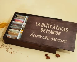 Grand coffret d'épices gravé Message - 36 épices du monde|Cadeaux.com New