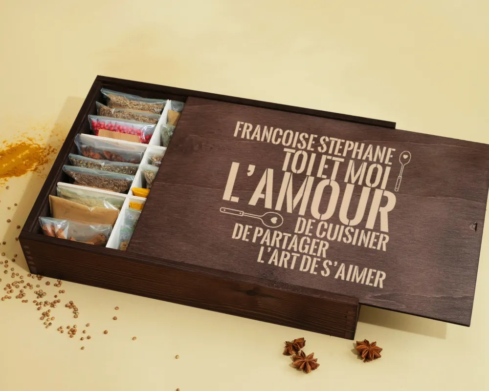 Grand coffret d'épices gravé « L'amour de cuisiner » - 36 épices du monde|Cadeaux.com Discount