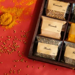 Grand coffret d'épices gravé - 36 épices du monde - Recette du Bonheur|Cadeaux.com Hot