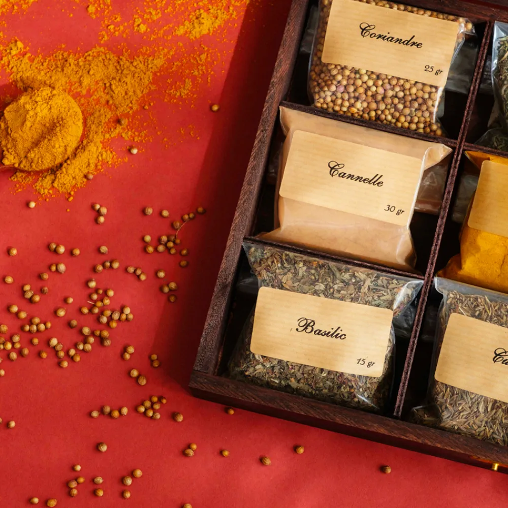 Grand coffret d'épices gravé - 36 épices du monde - Recette du Bonheur|Cadeaux.com Hot