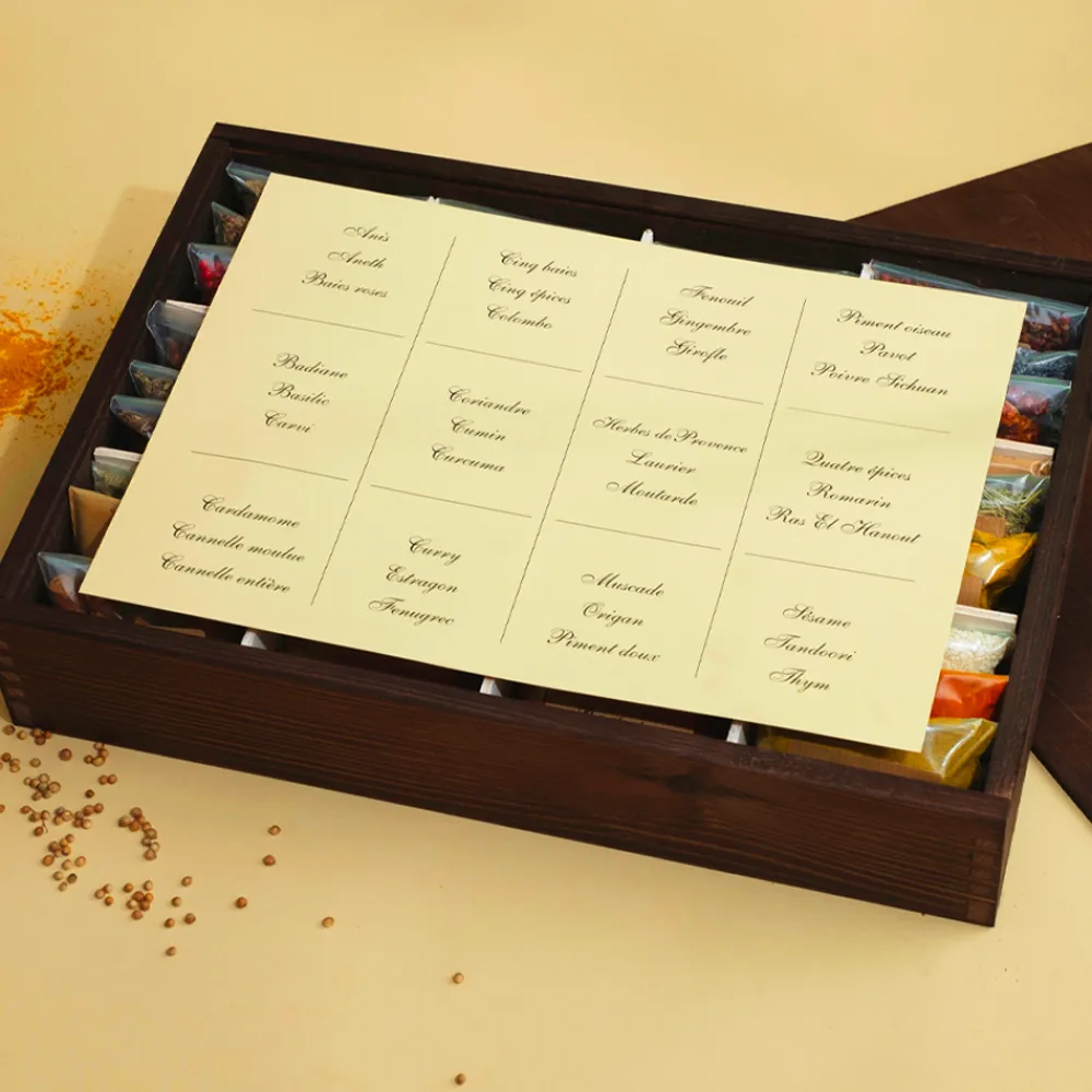Grand coffret d'épices gravé - 36 épices du monde - Recette du Bonheur|Cadeaux.com Hot