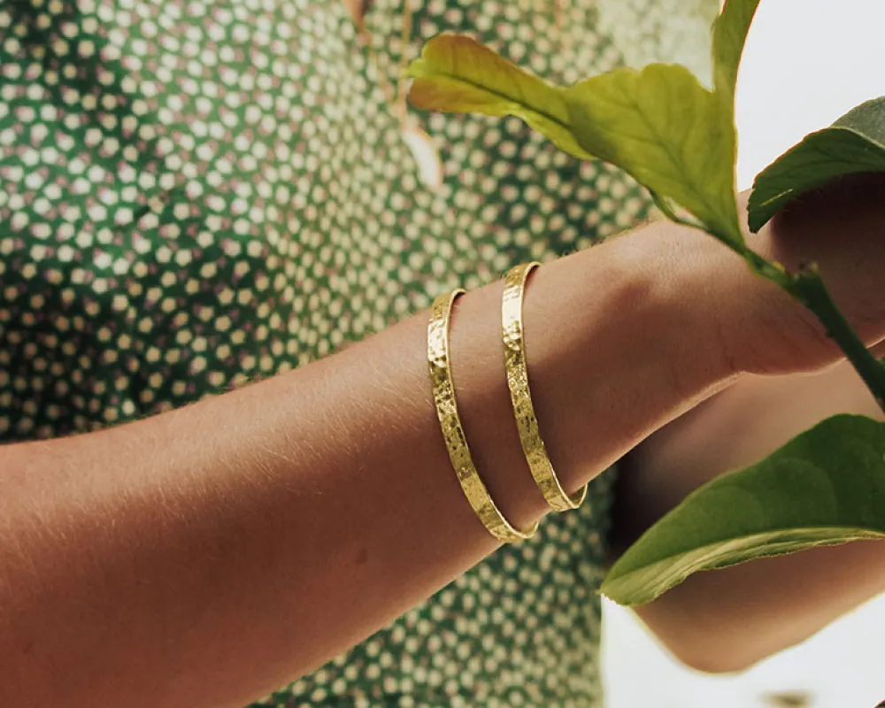 Jonc ruban martelé - Plaqué or ou argent 925|Cadeaux.com