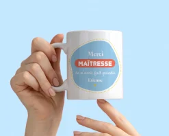 Mug personnalisé - L'Ecole est Finie|Cadeaux.com Outlet