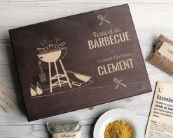 Petit coffret d'épices gravé Festival du barbecue - 9 épices du monde|Cadeaux.com Outlet