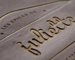 Petit coffret d'épices gravé « Les épices de » - 9 épices du monde|Cadeaux.com Sale