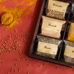 Petit coffret d'épices gravé "Chef étoilé" - 9 épices du monde|Cadeaux.com