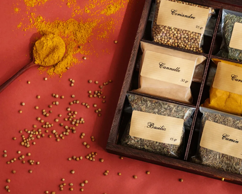 Petit coffret d'épices gravé « Les bonnes épices de » - 9 épices du monde|Cadeaux.com Clearance