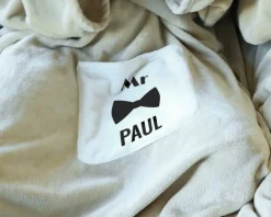 Plaid à manches personnalisé pour deux personnes - Mr & Mrs|Cadeaux.com