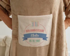 Plaid à manches personnalisé anniversaire - Bougies|Cadeaux.com