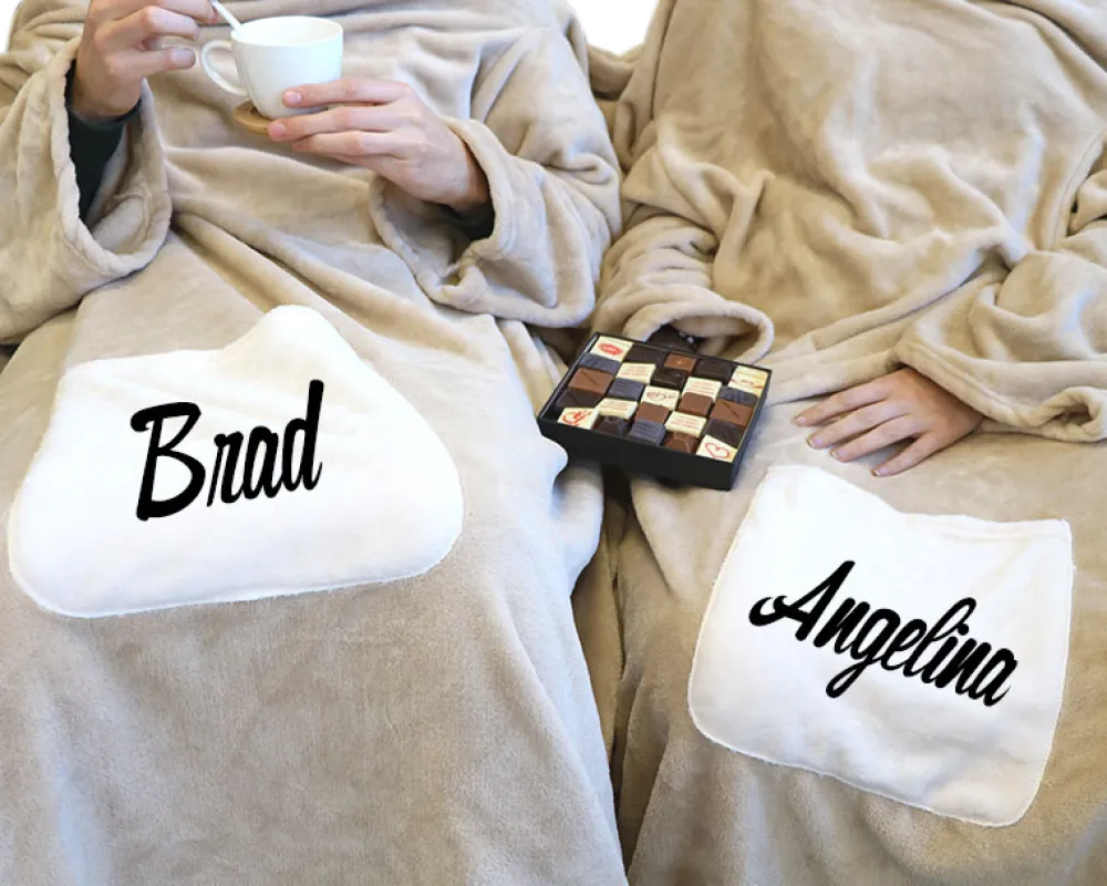 Plaid à manches personnalisé pour deux personnes - Prénoms|Cadeaux.com Best