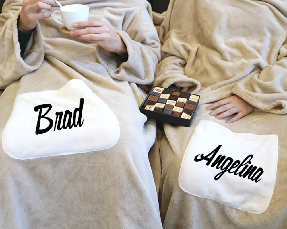 Plaid à manches personnalisé pour deux personnes - Prénoms|Cadeaux.com Best