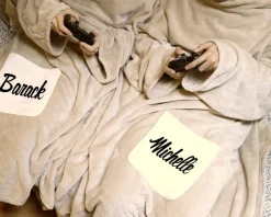 Plaid à manches personnalisé pour deux personnes - Prénoms|Cadeaux.com Best