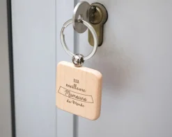 Porte-clés en bois personnalisé - Meilleure du Monde|Cadeaux.com