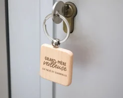 Porte-clés en bois personnalisé - Grand Mère-veilleuse|Cadeaux.com Sale