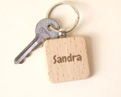 Porte-clés en bois personnalisé - Prénom|Cadeaux.com Online